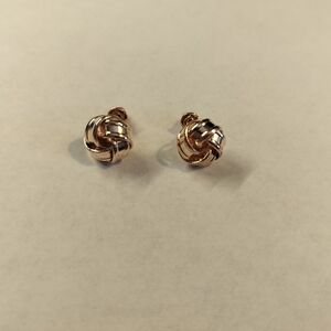 Chic Rose gold colored stud earings